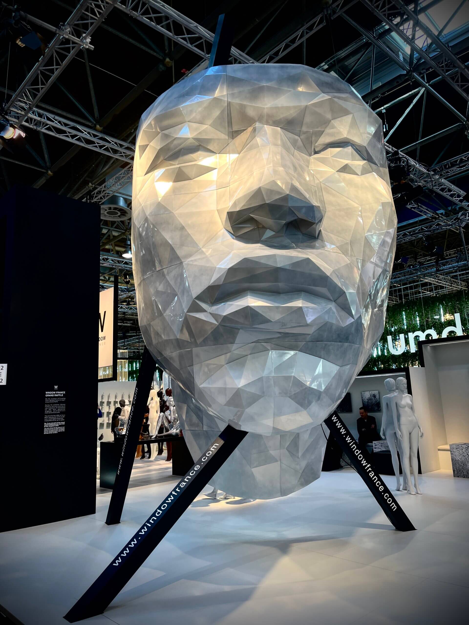 euroshop-window-france-face euroshop window france show stopping face exhibit